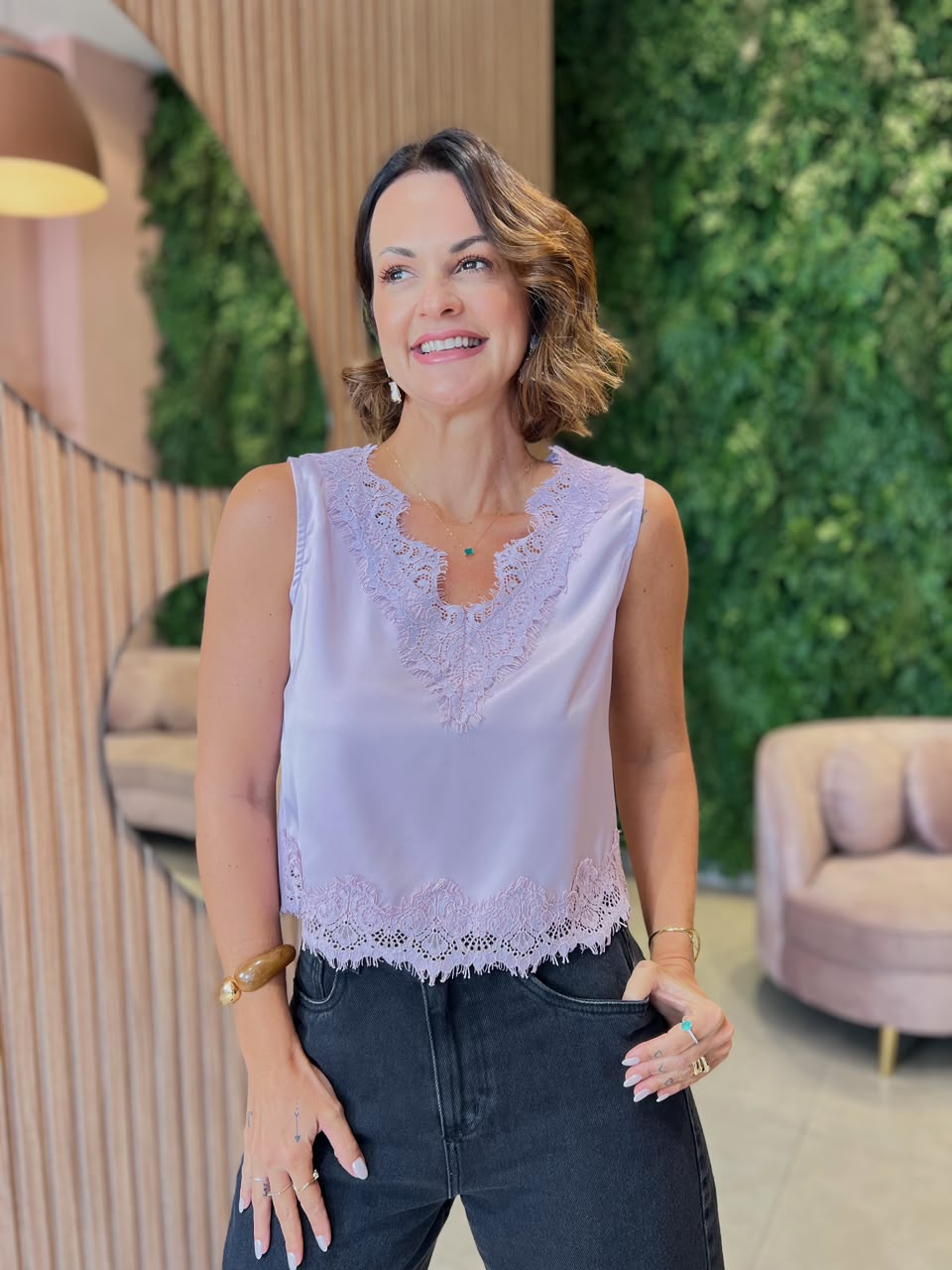 Blusa em Crepe com Detalhe Renda, Lavanda
