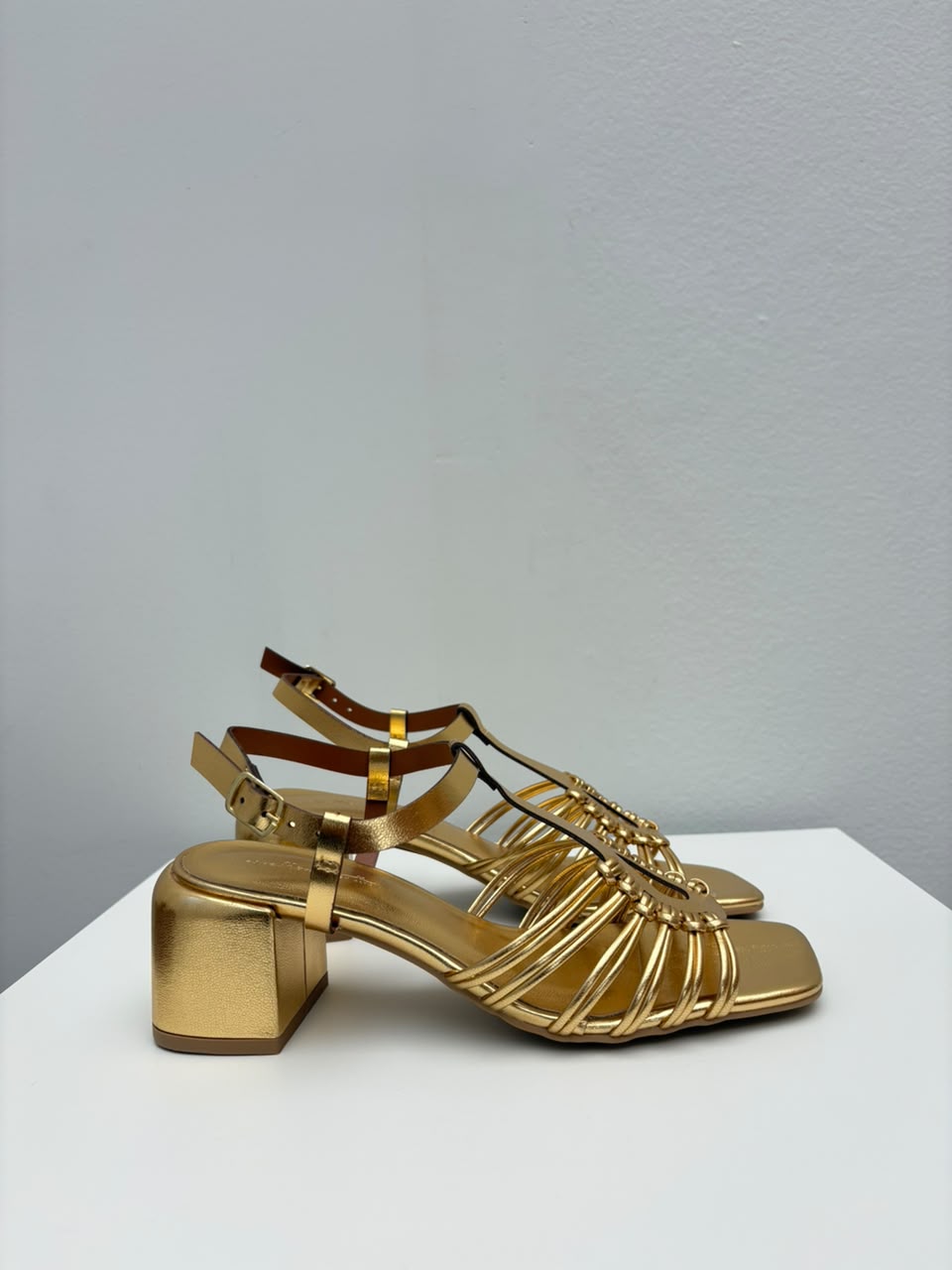 Sandália Lola, Dourado