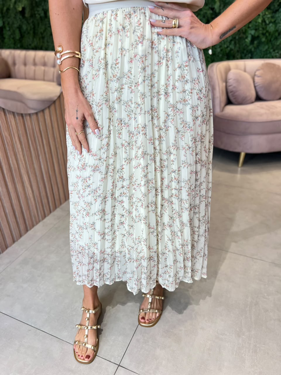 Saia Midi Plissada com Estampa Floral, Off White