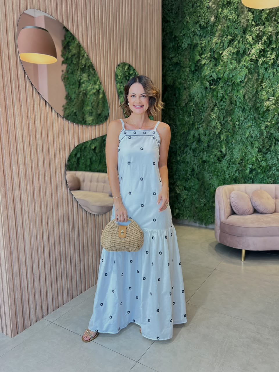 Vestido em Tricoline com Flor Bordada, Off White com Bordado Azul Marinho