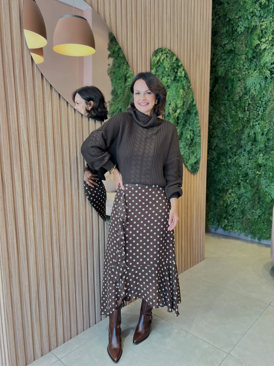 Saia Poa Assimétrica em Chiffon, Marrom
