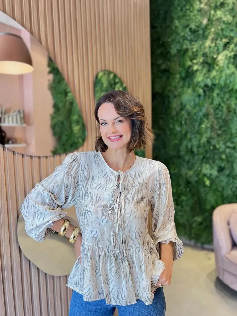 Bata Estampada em Viscose, Fundo Off White