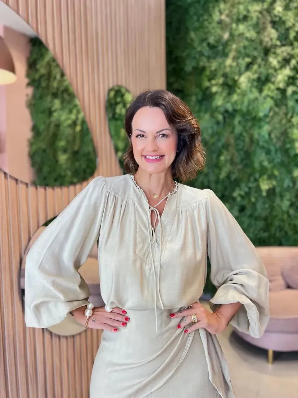 Bata com Amarração, Nude