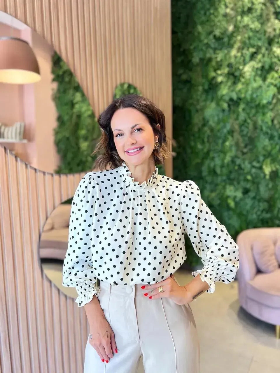 Blusa Poa com Gola em Crepe, Creme