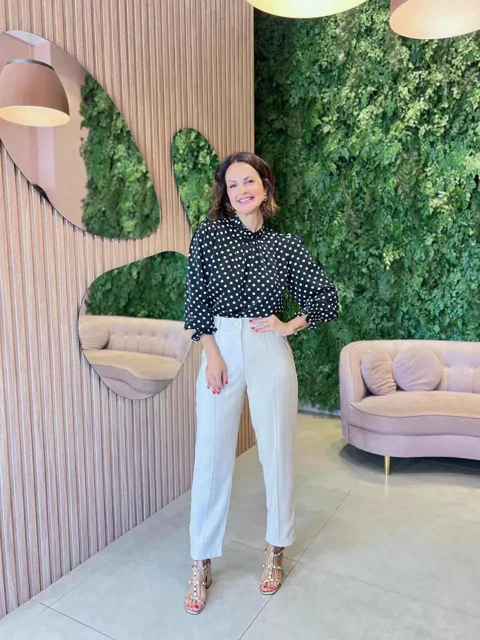 Blusa Poa com Gola em Crepe, Preta