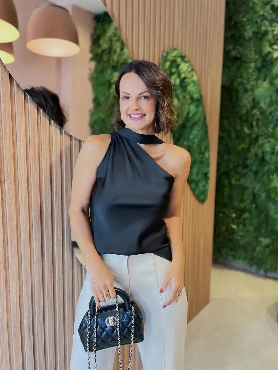 Blusa em Cetim ombro só, Preta