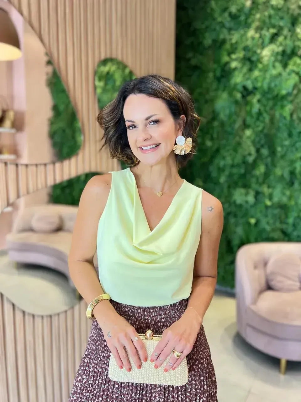 Blusa em Crepe Decote Degagê, Amarelo