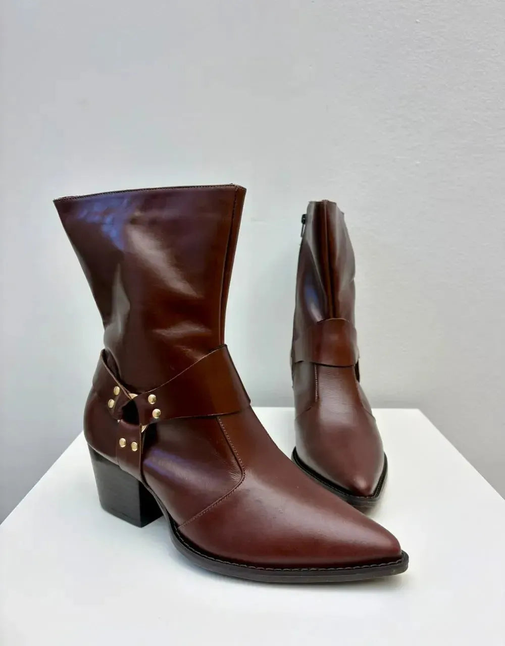 Bota Alice, Café