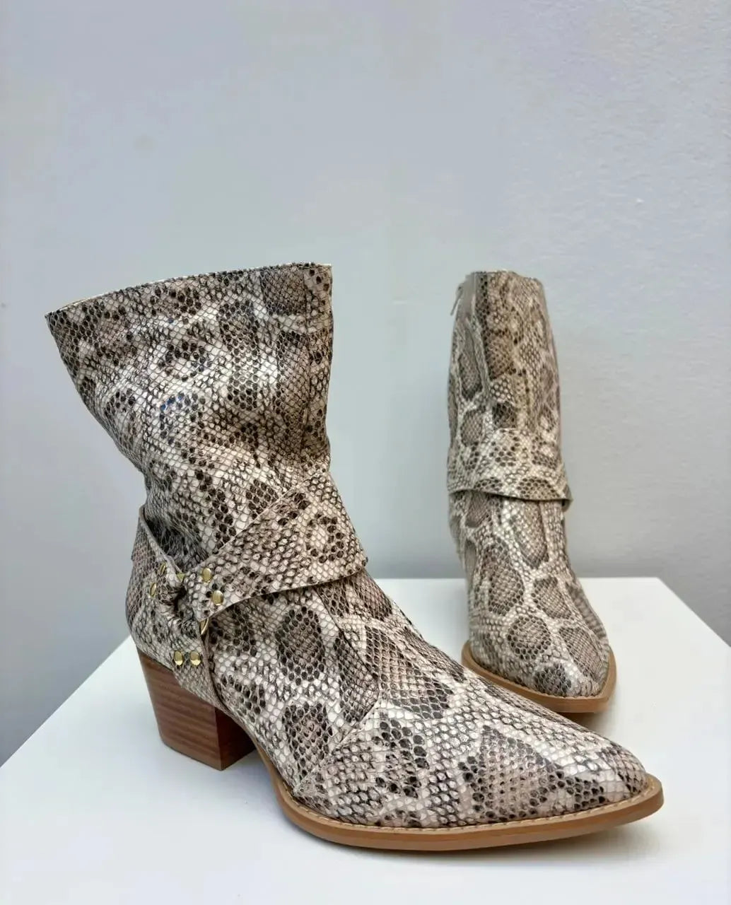 Bota Alice, Piton