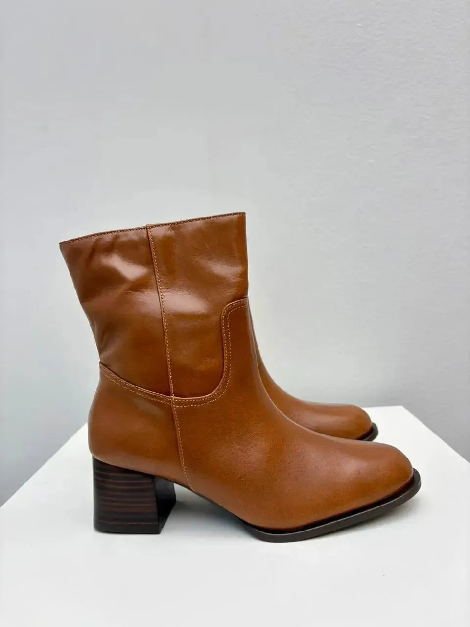 Bota Ana, Caramelo