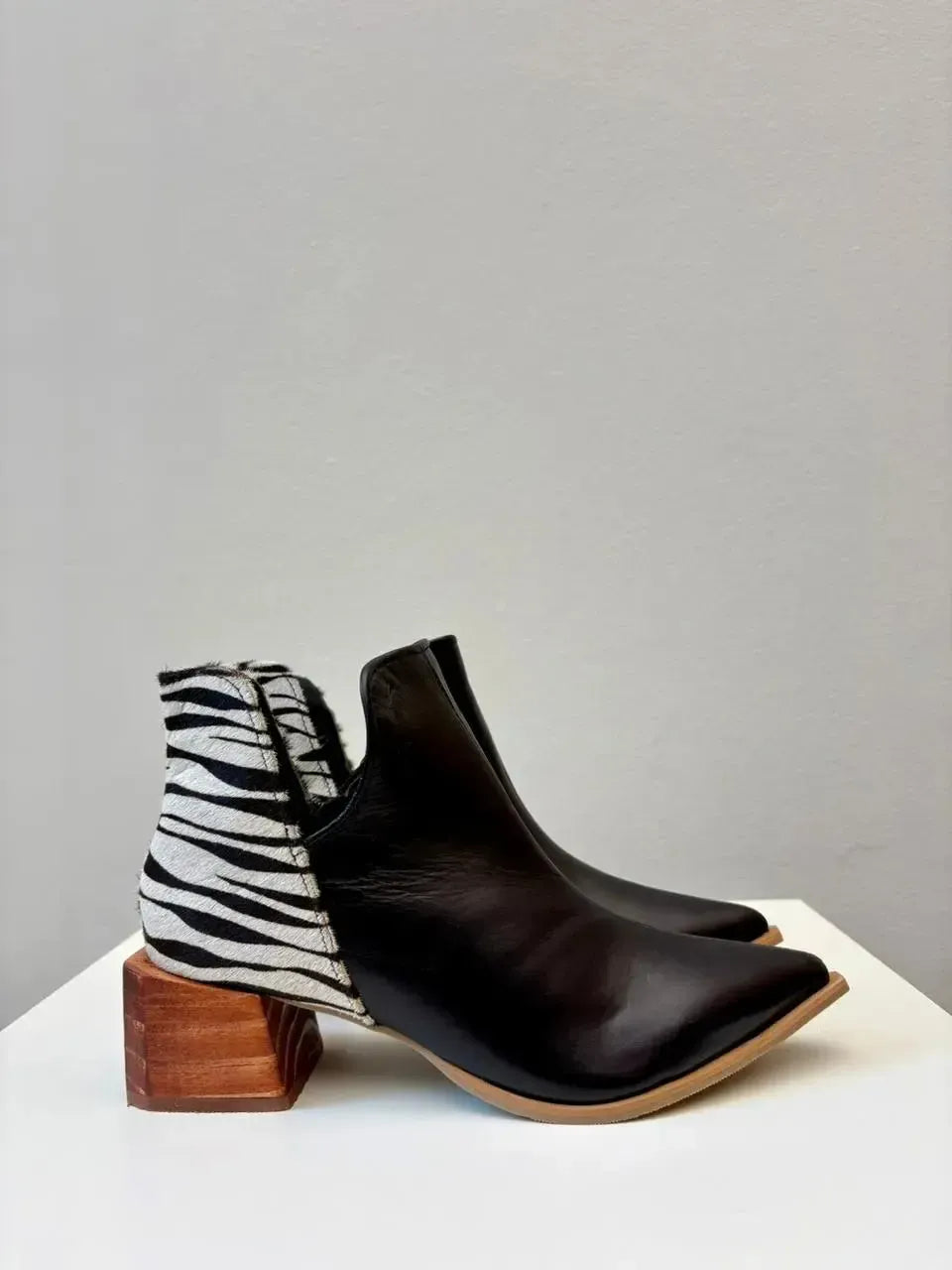 Bota Mari, Preta com Zebra