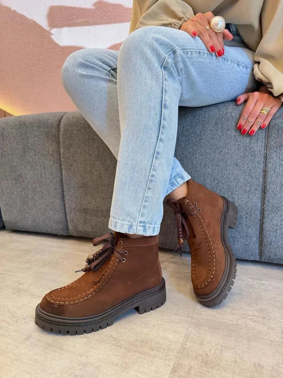 Bota Pietra, Marrom