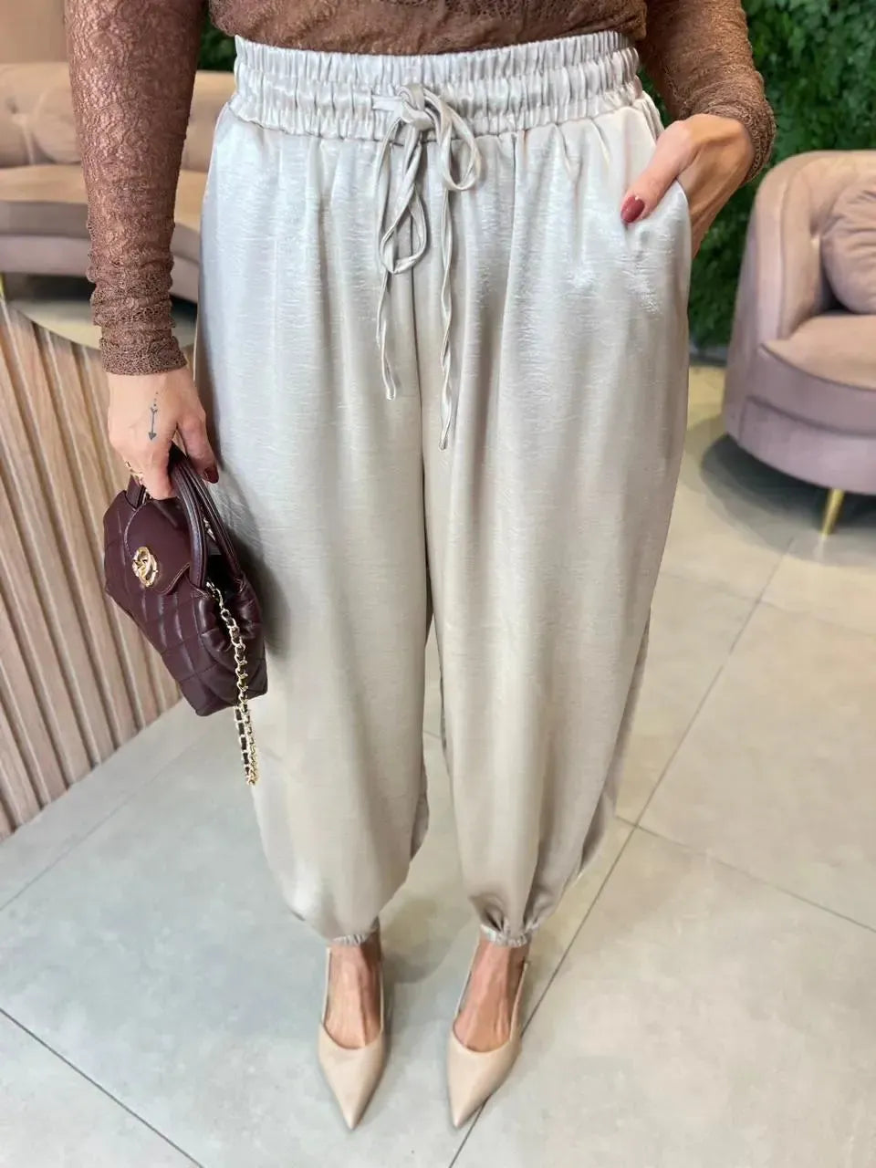 Calça Jogger em Cetim, Nude