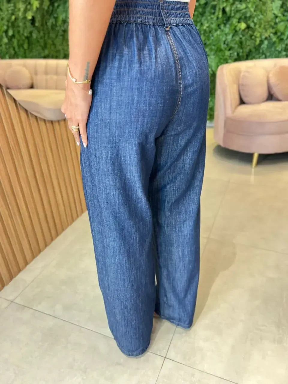 Calça Pantalona Jeans com Botão