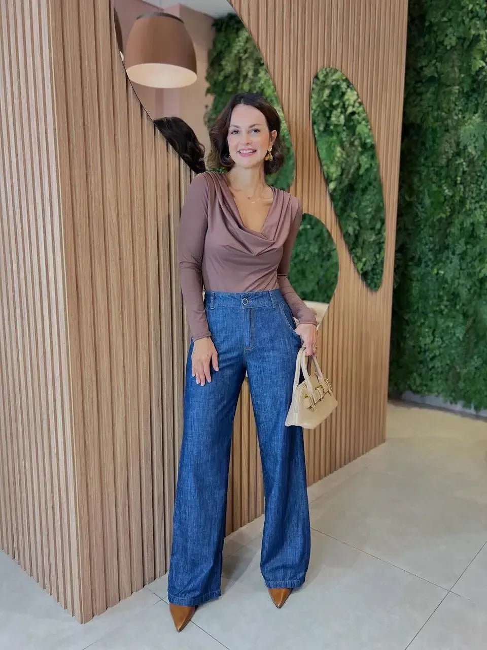 Calça Pantalona Jeans com Botão