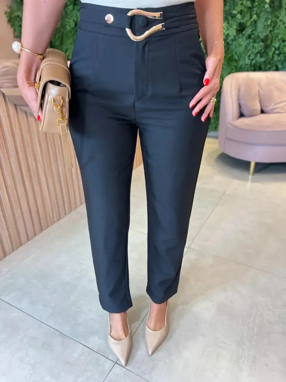 Calça com Detalhe em Alfaiataria, Preta