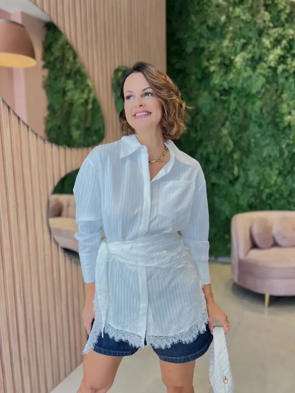 Camisa Listrada Branca com Lenço