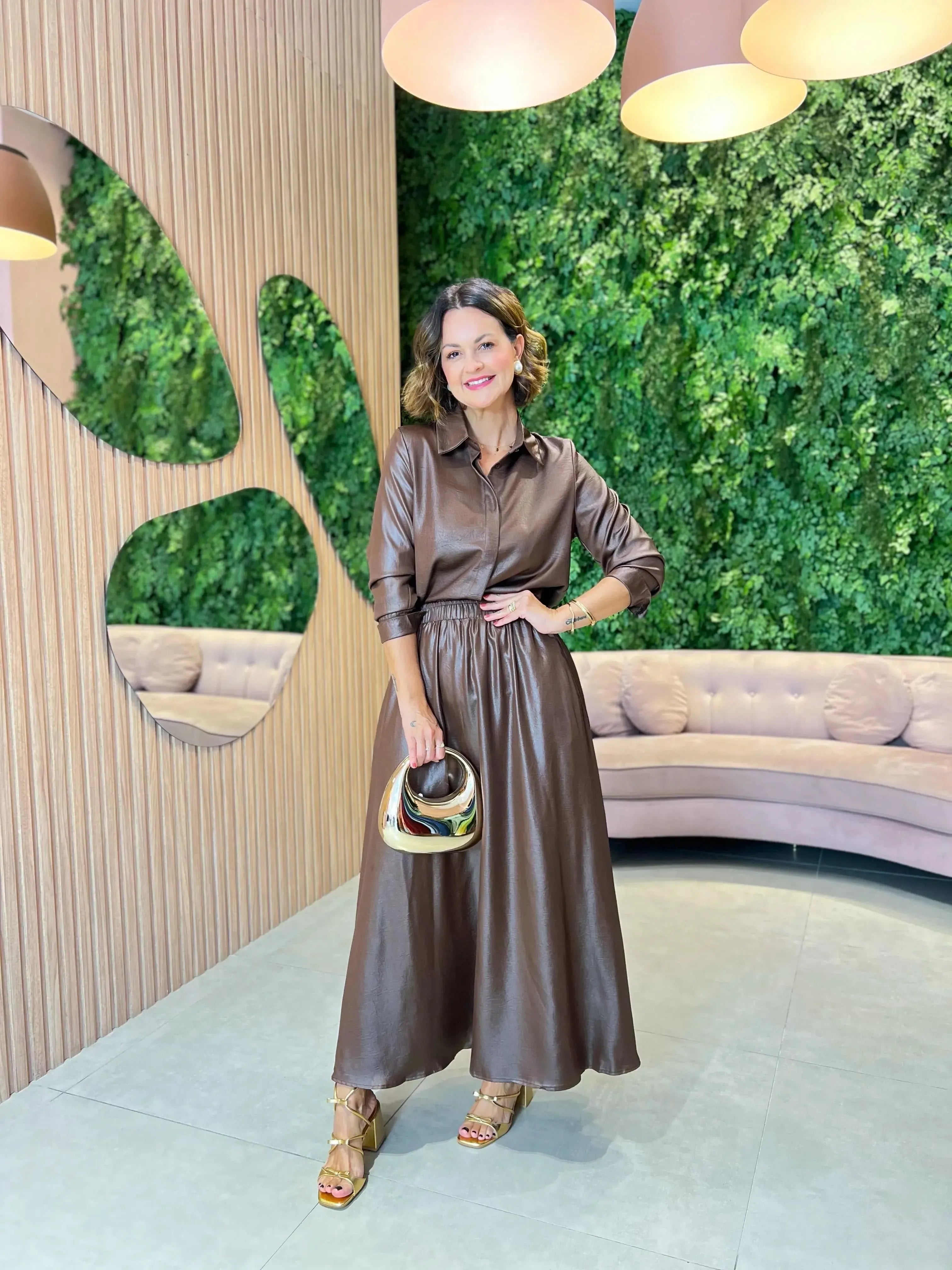 Conjunto Saia + Camisa Resinada Marrom