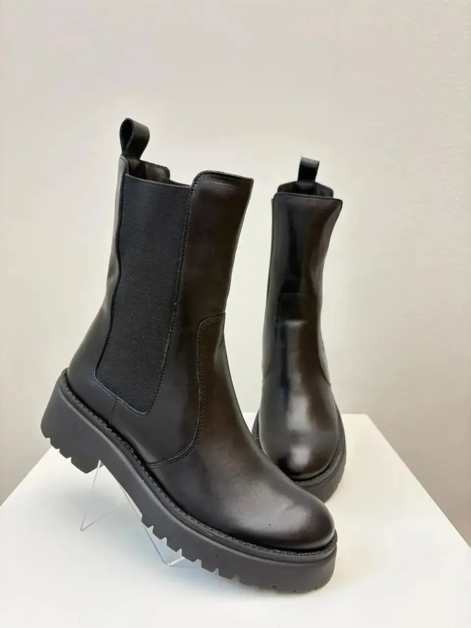 Coturno Livia, Preto