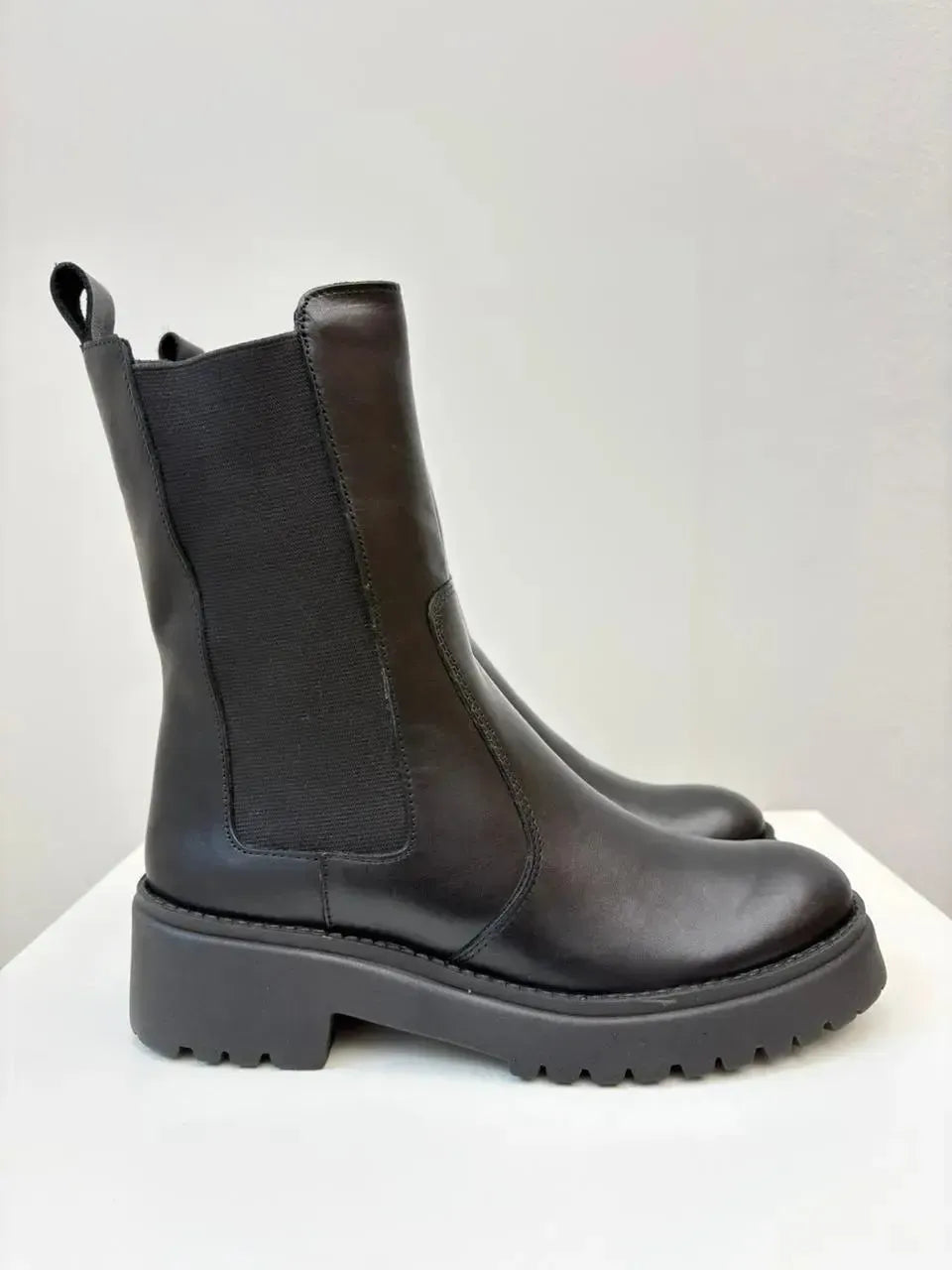 Coturno Livia, Preto