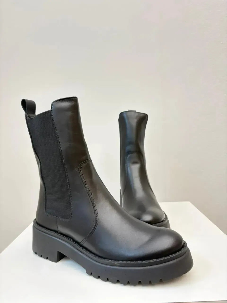 Coturno Livia, Preto