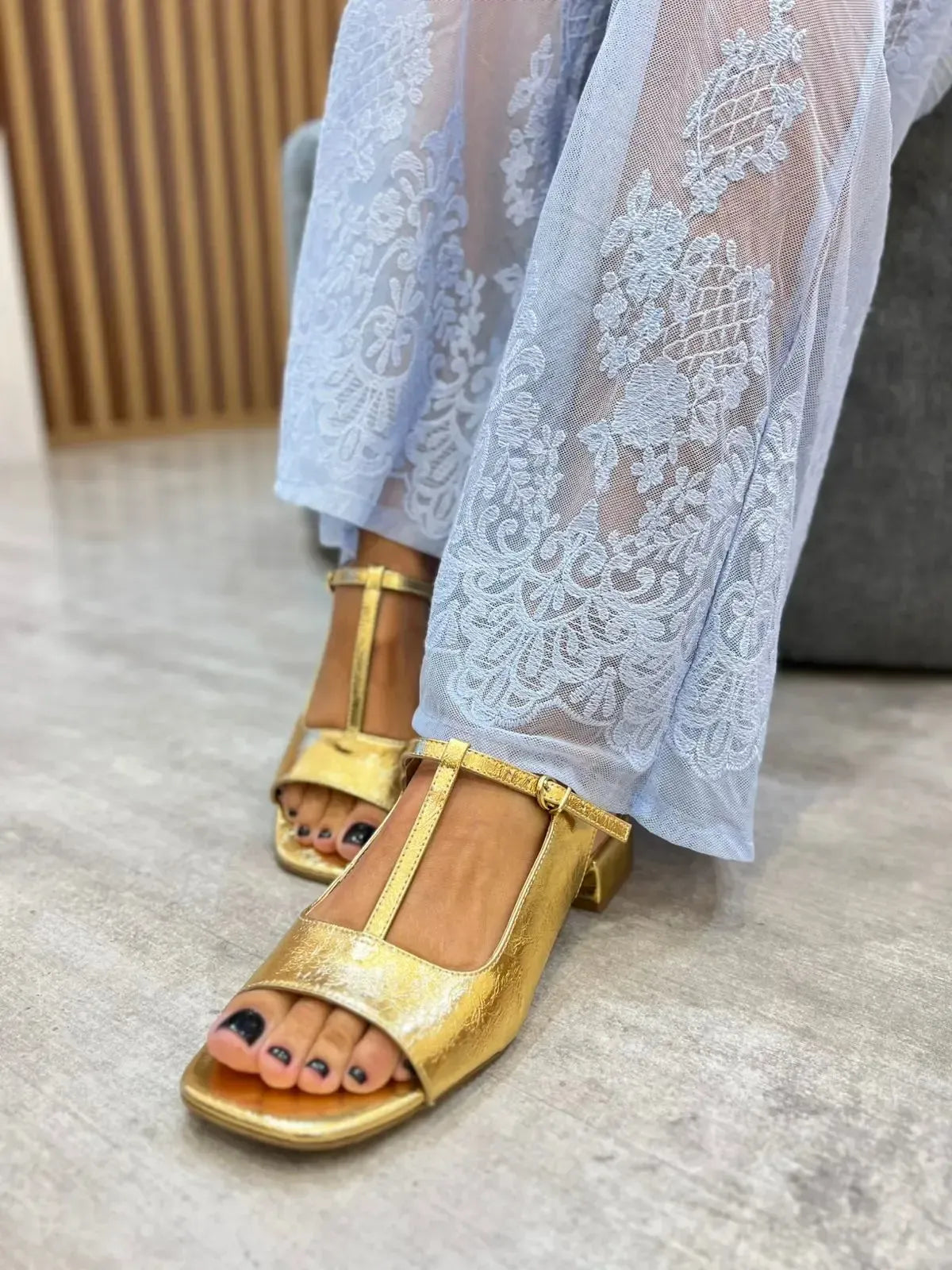 Rasteira Capri Dourada