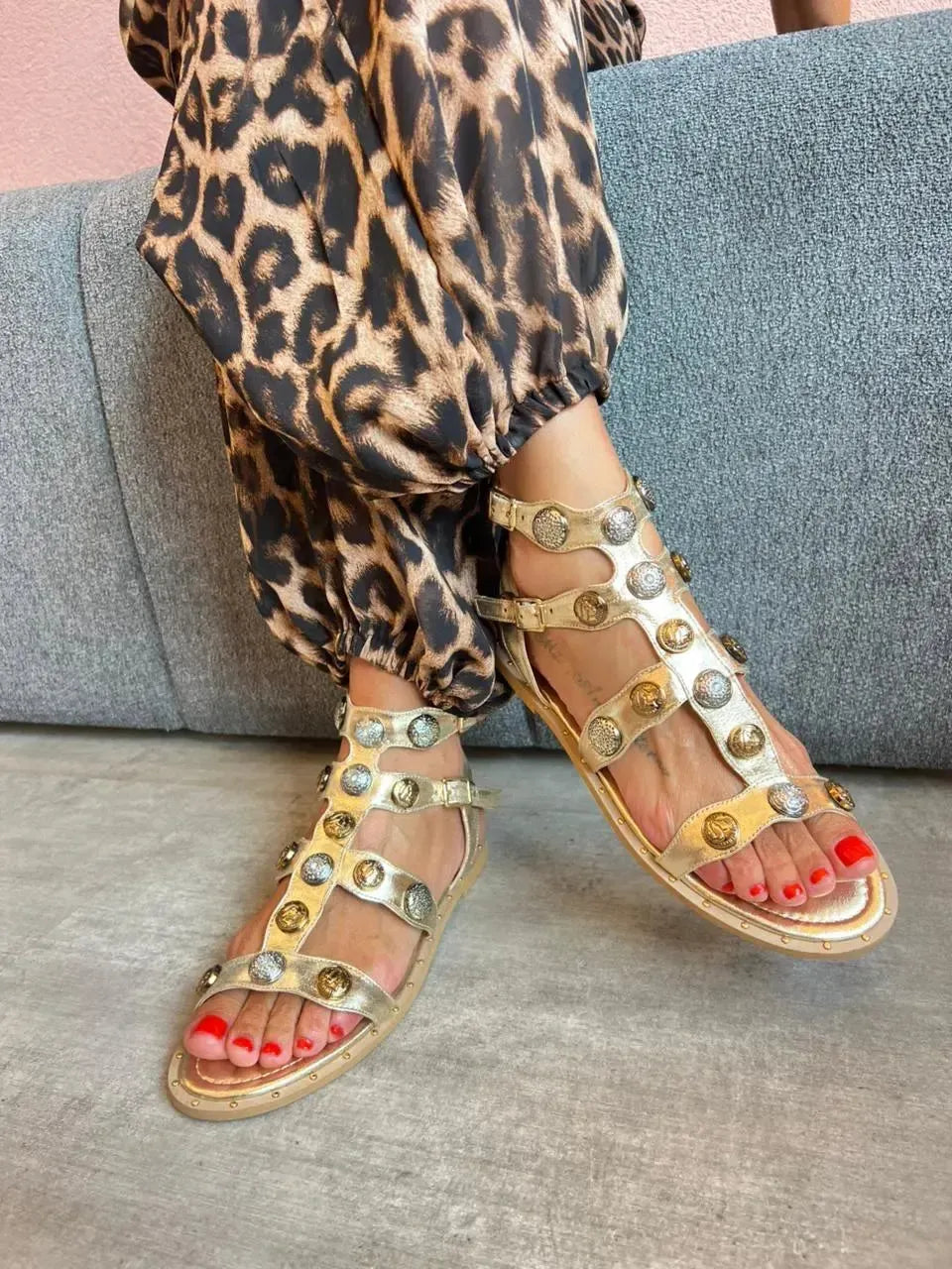 Rasteira Grécia, Ouro Light