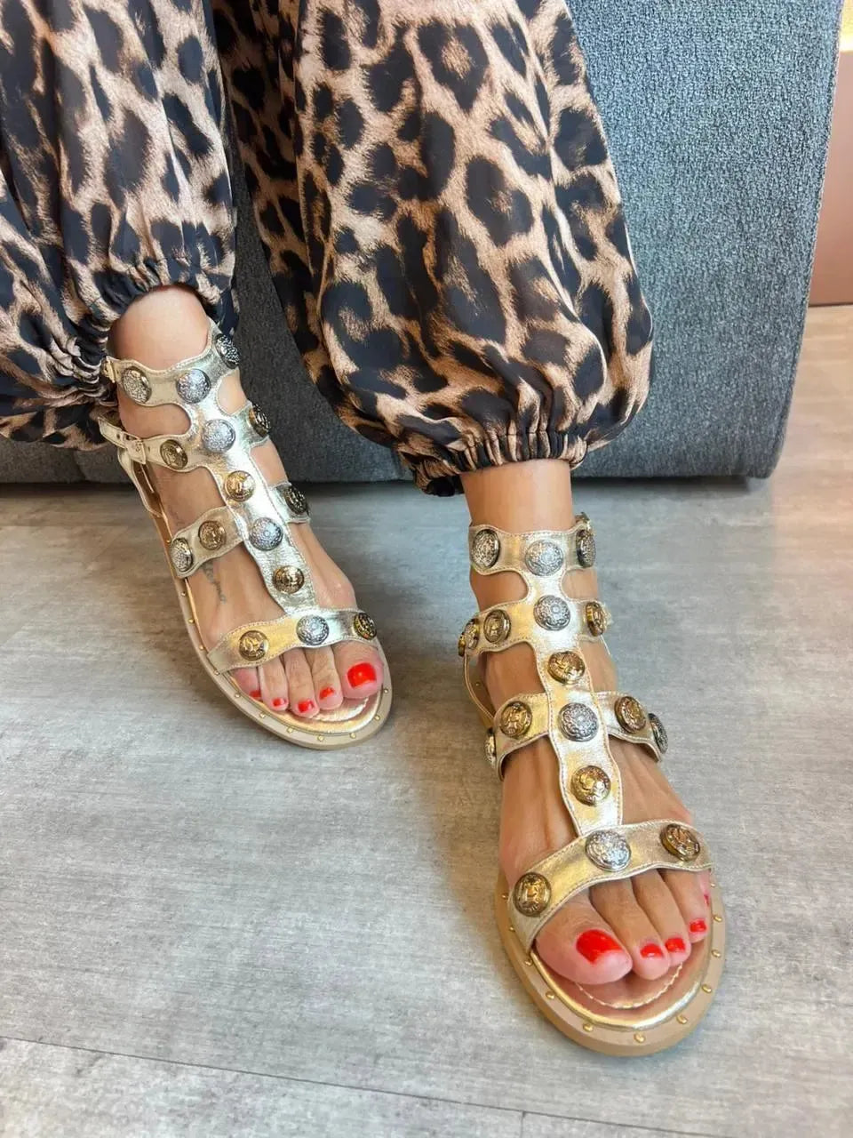 Rasteira Grécia, Ouro Light