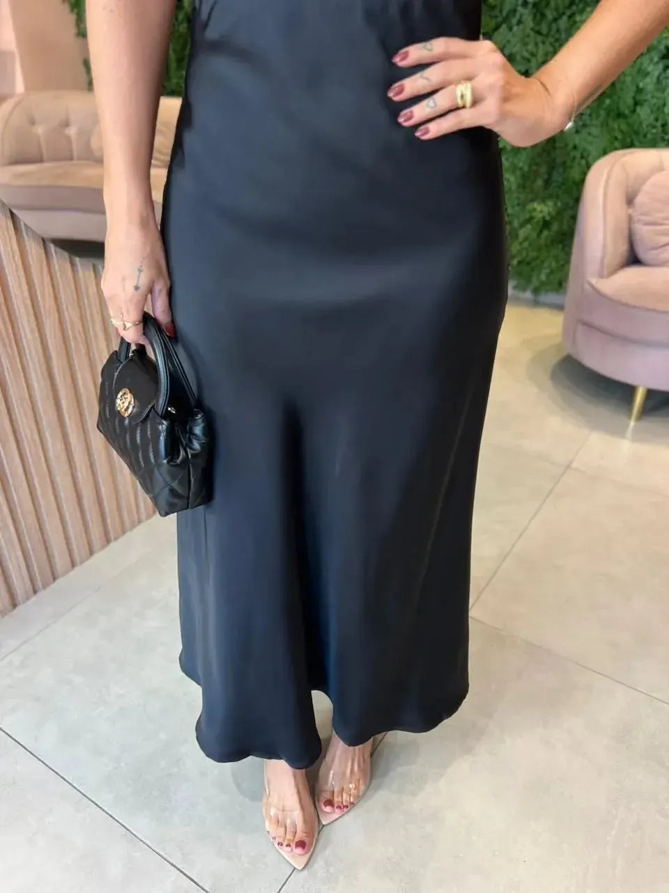 Saia Longa Acetinada, Preta