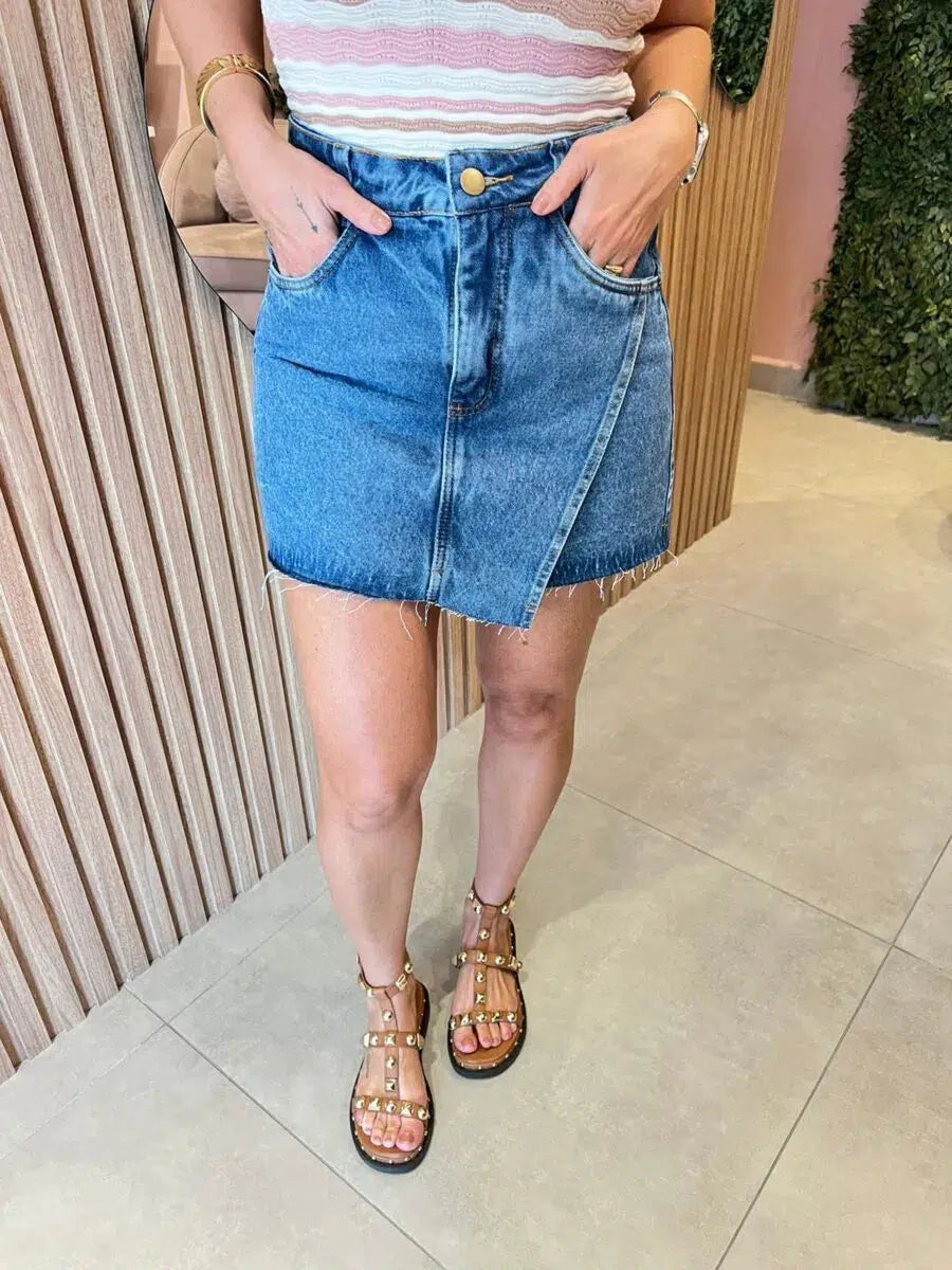 Saia Shorts Jeans com Barra Desfiada