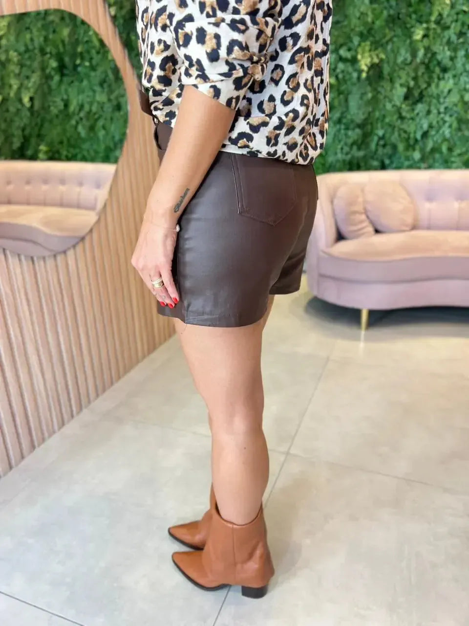 Saia Shorts Resinada, Marrom