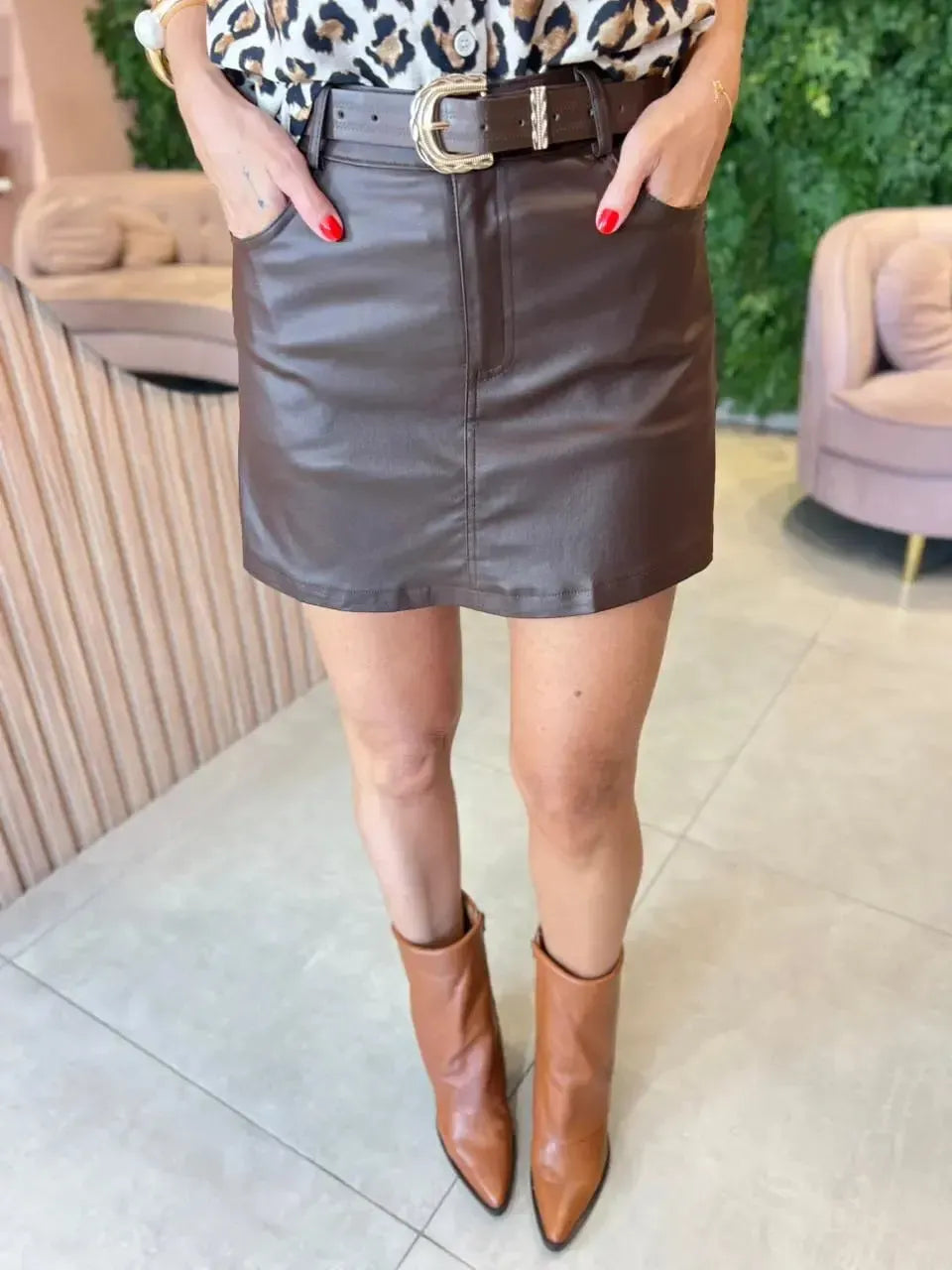 Saia Shorts Resinada, Marrom