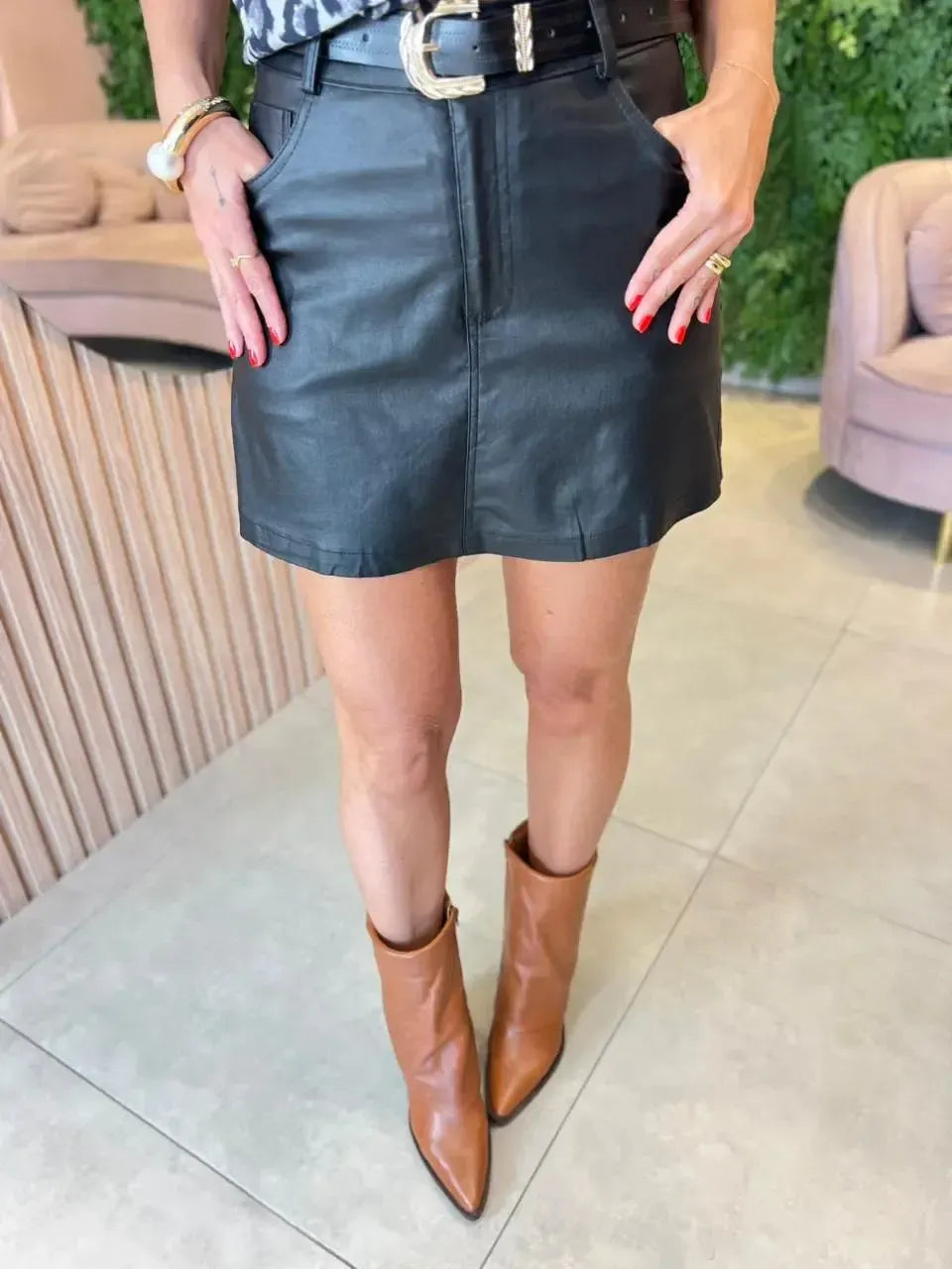 Saia Shorts Resinada, Preta