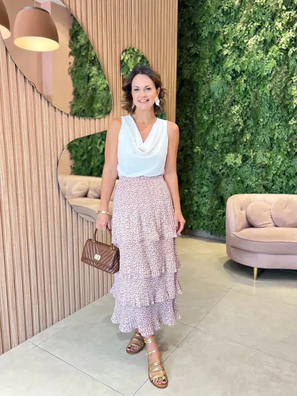 Saia em Camadas Fundo Off White Com Detalhes Floral