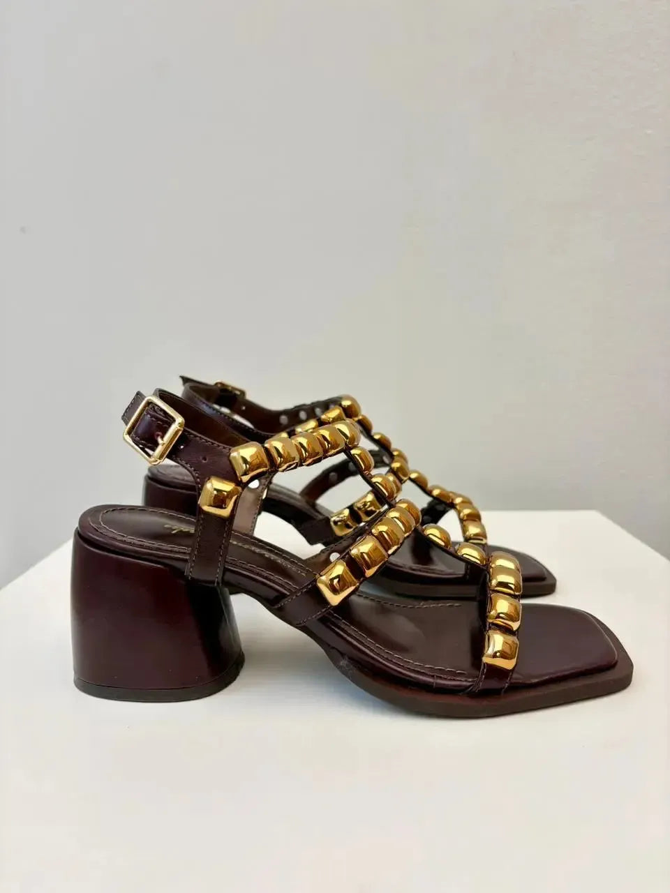 Sandália Dafine, Marrom