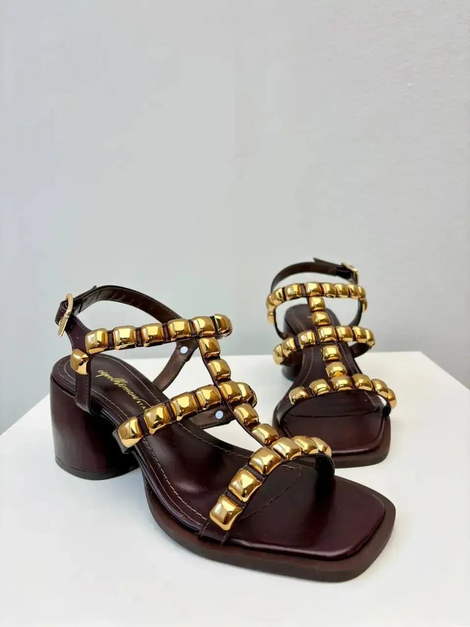 Sandália Dafine, Marrom