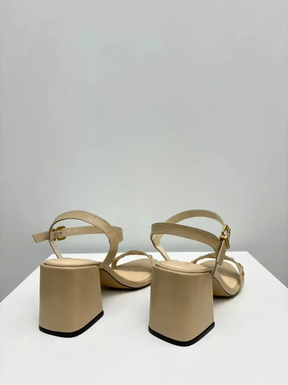 Sandalia Jamaica, Bege