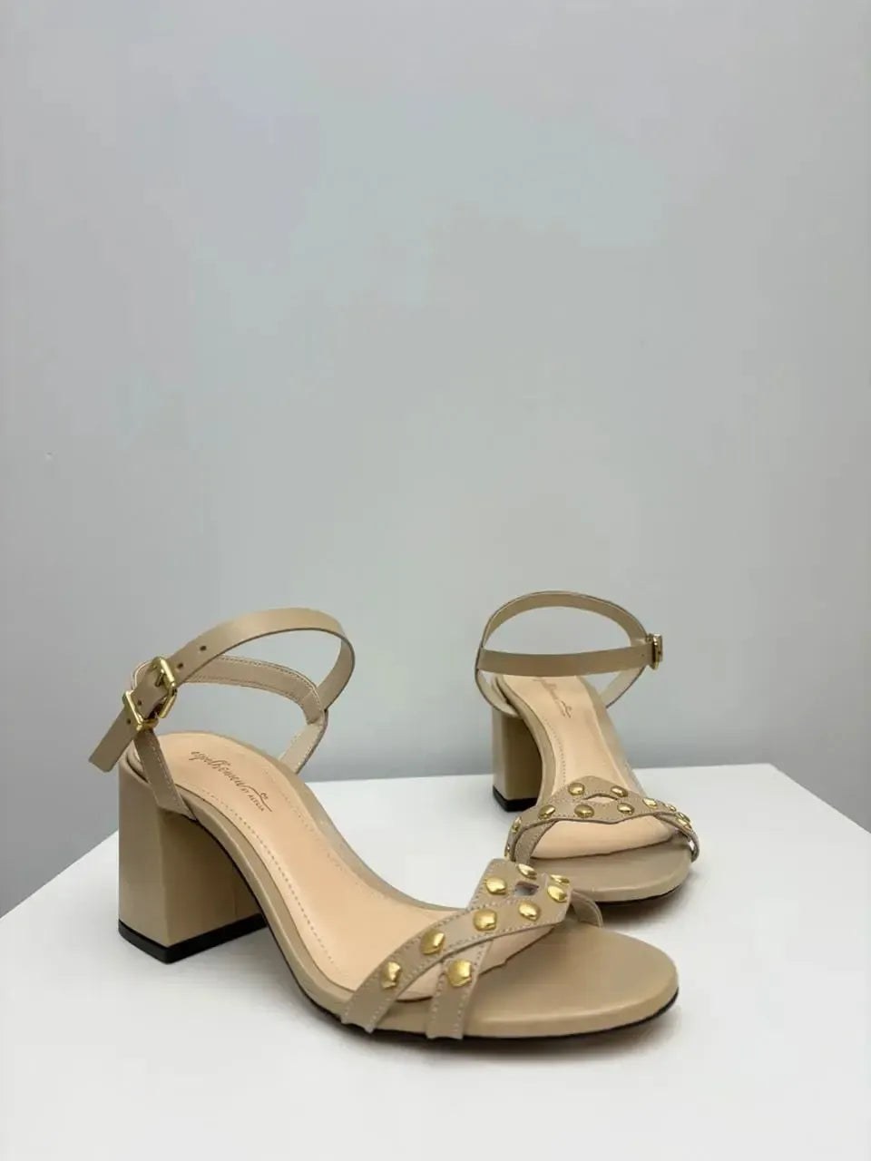 Sandalia Jamaica, Bege