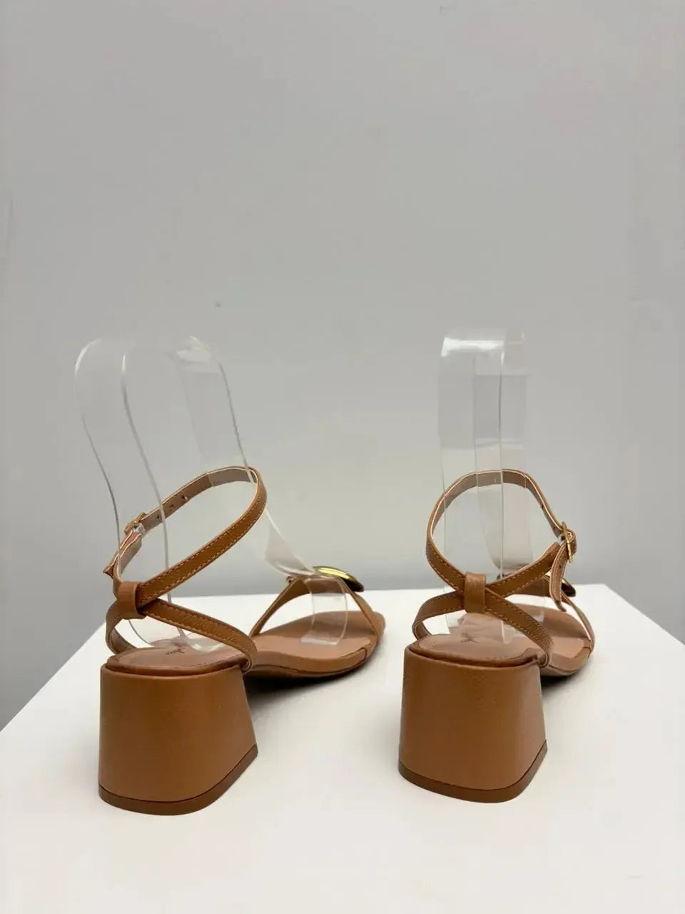 Sandália Sara, Caramelo