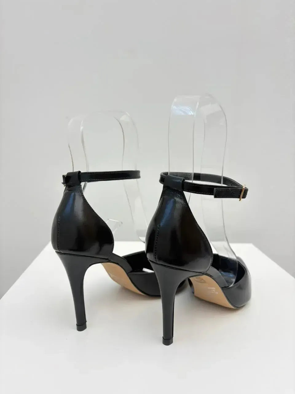 Scarpin Duda, Preto