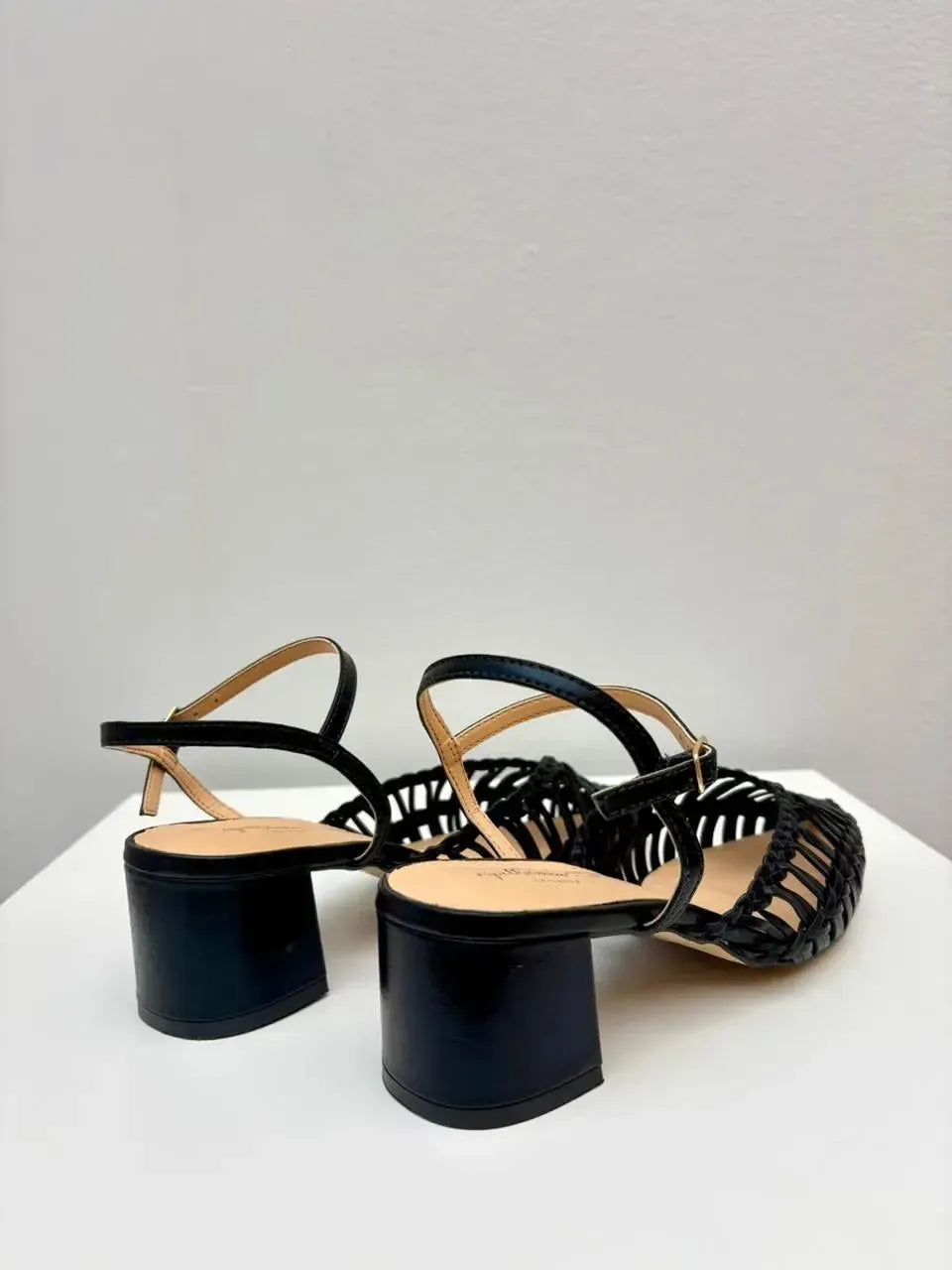 Scarpin Fernanda, Preta