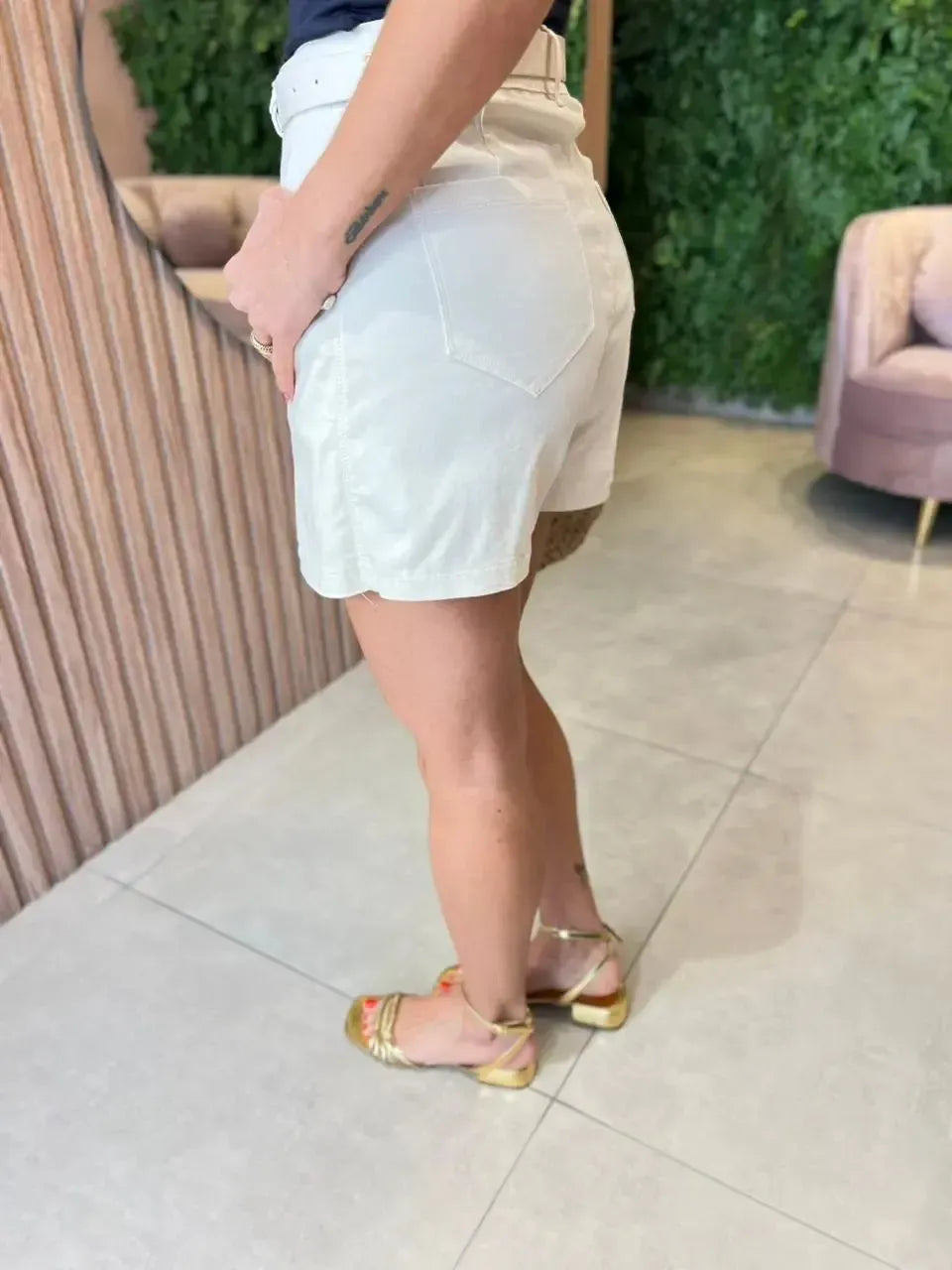 Shorts Saia Básico com Cinto, Off White