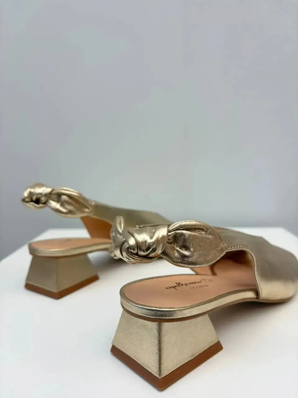 Slingback Peep Toe Ana, Ouro Light
