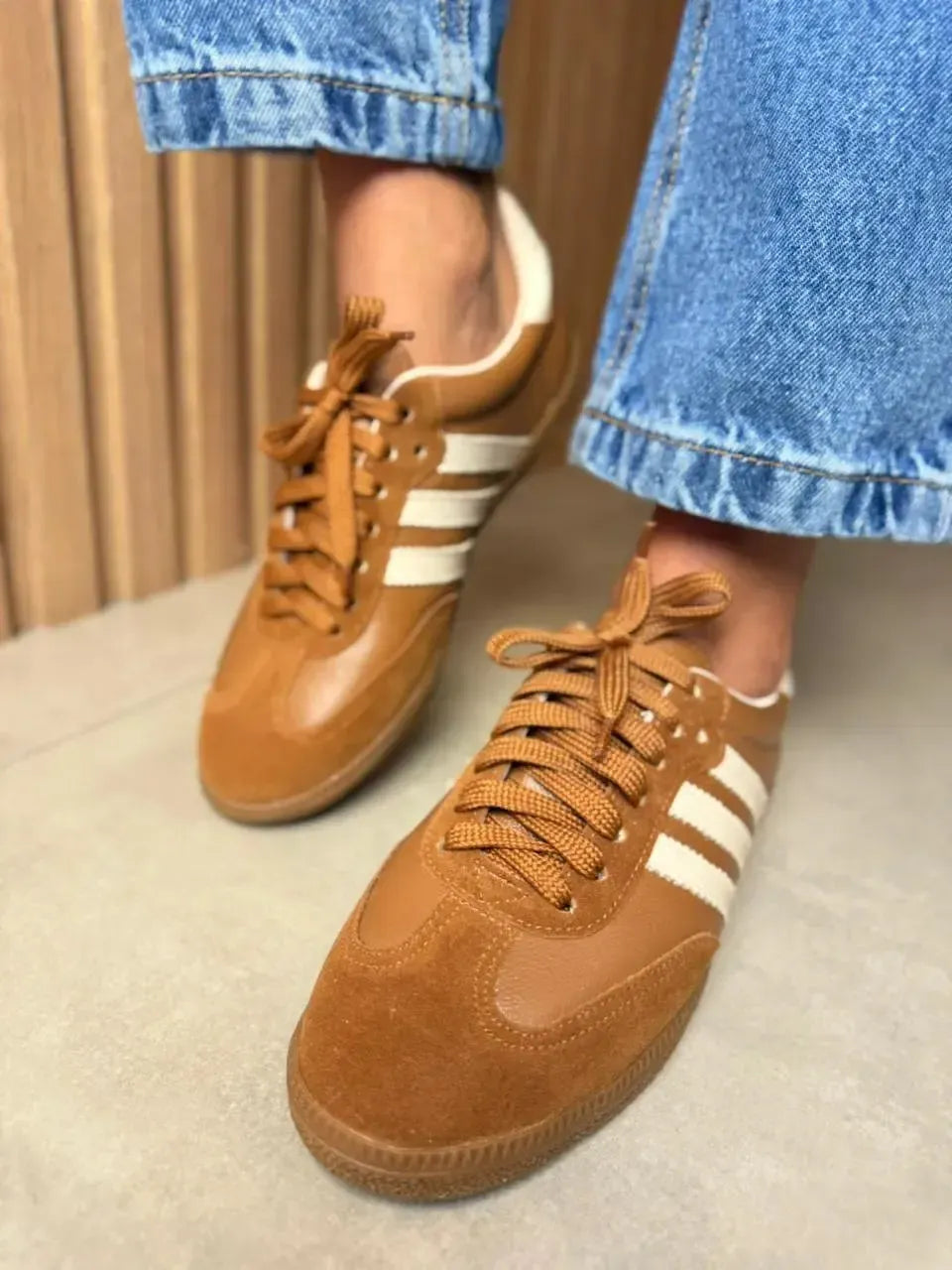 Tênis em Couro Slim Caramelo