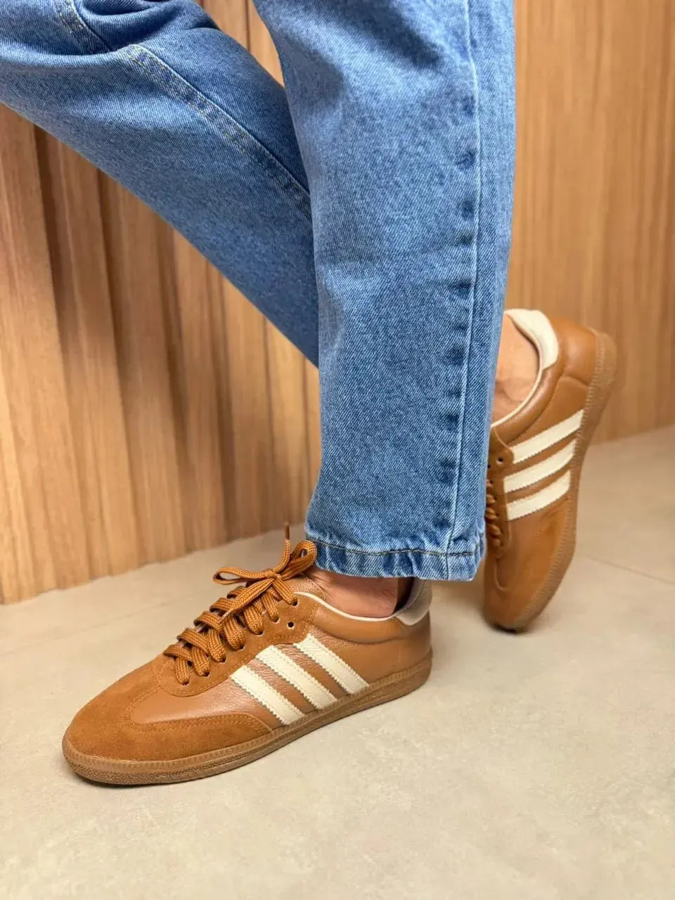 Tênis em Couro Slim Caramelo