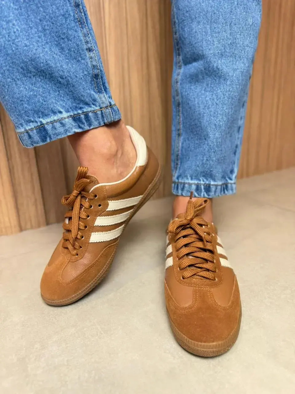 Tênis em Couro Slim Caramelo