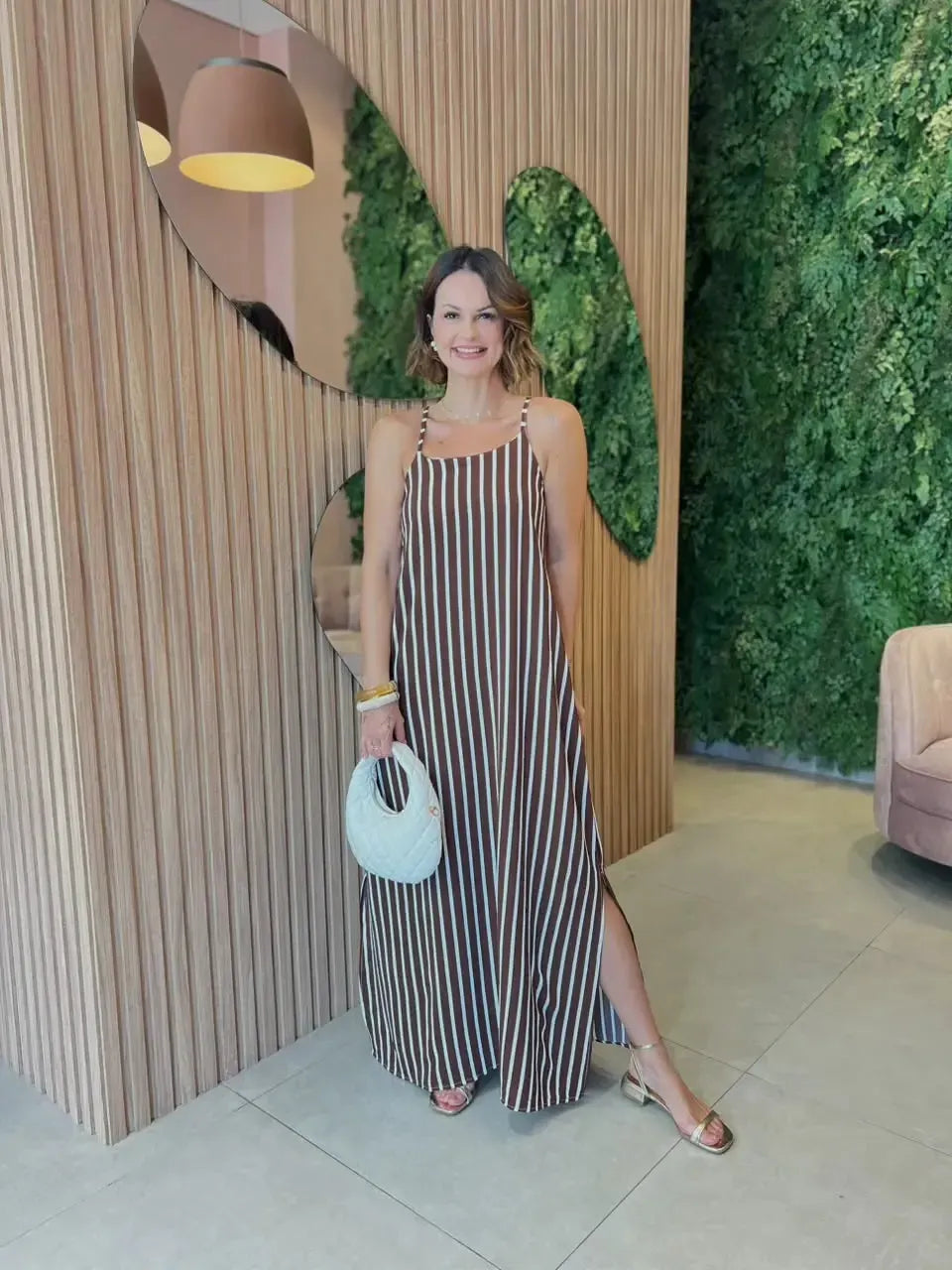 Vestido Longo em Crepe Listrado Marrom (ENVIOS E RETIRADAS A PARTIR DE 19/08)