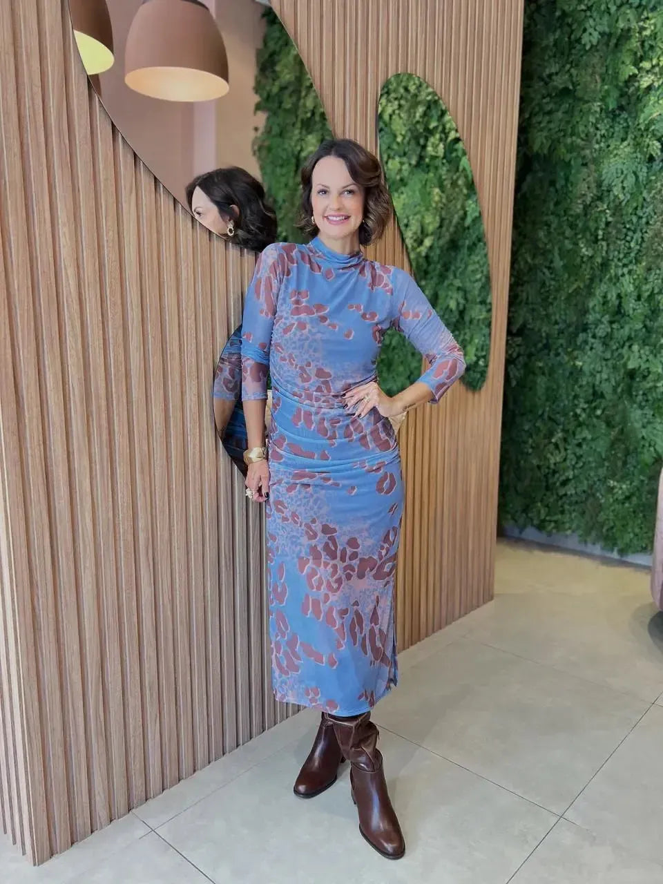 Vestido Manga Longa em Tule, Animal Print Fundo Azul
