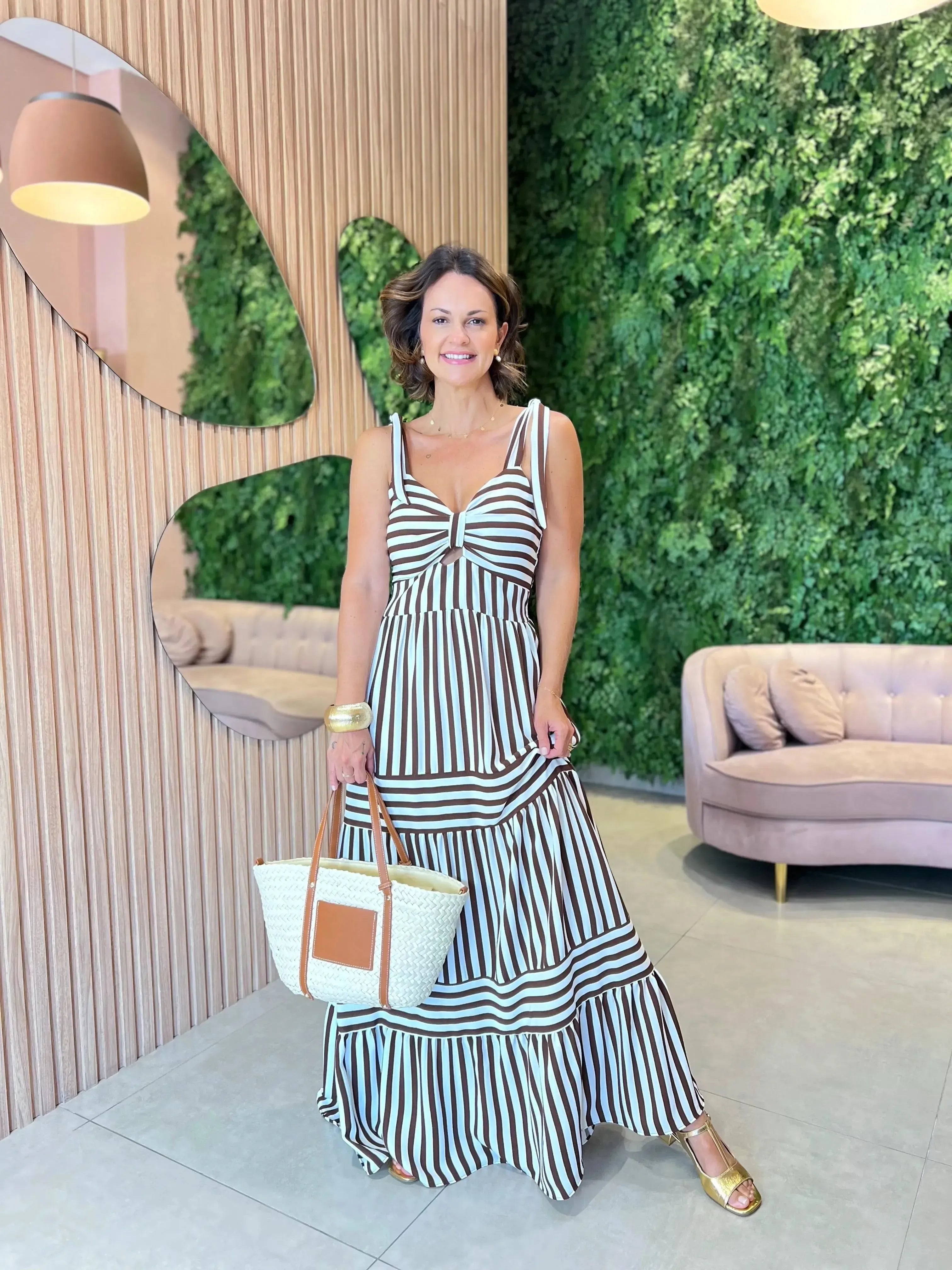 Vestido com Abertura no Busto, Listrado Marrom