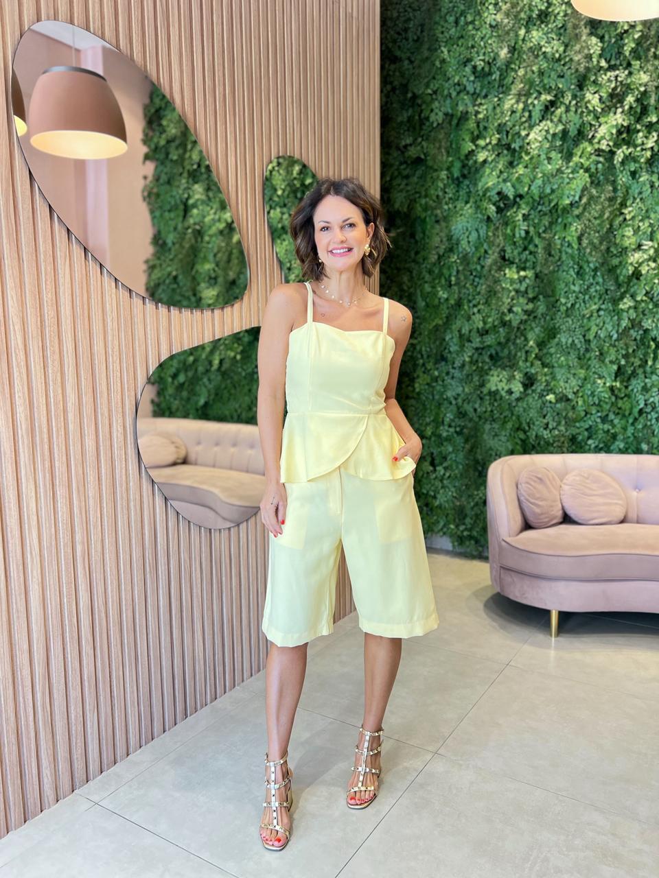 Conjunto Bermuda + Blusa Peplum , Amarelo